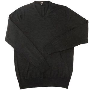 Like new! UNIQLO Charcoal Gray Fine Knit V-Neck Sweater Size Large